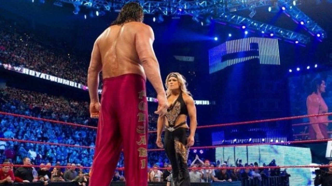 The Great Khali kissed, then ousted by Beth Phoenix: Royal Rumble 2010 background