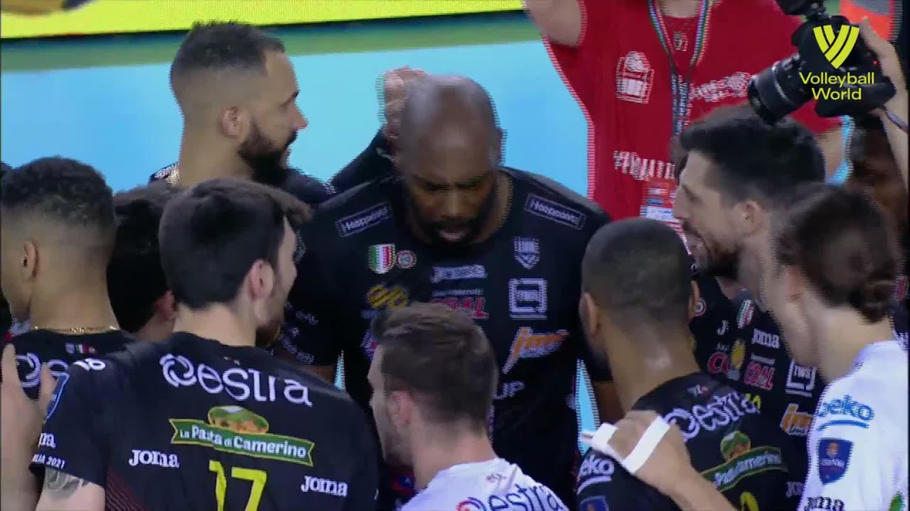Cucine Lube Civitanova vs. Itas Trentino - FIVB - Super Liga - Match Highlights background