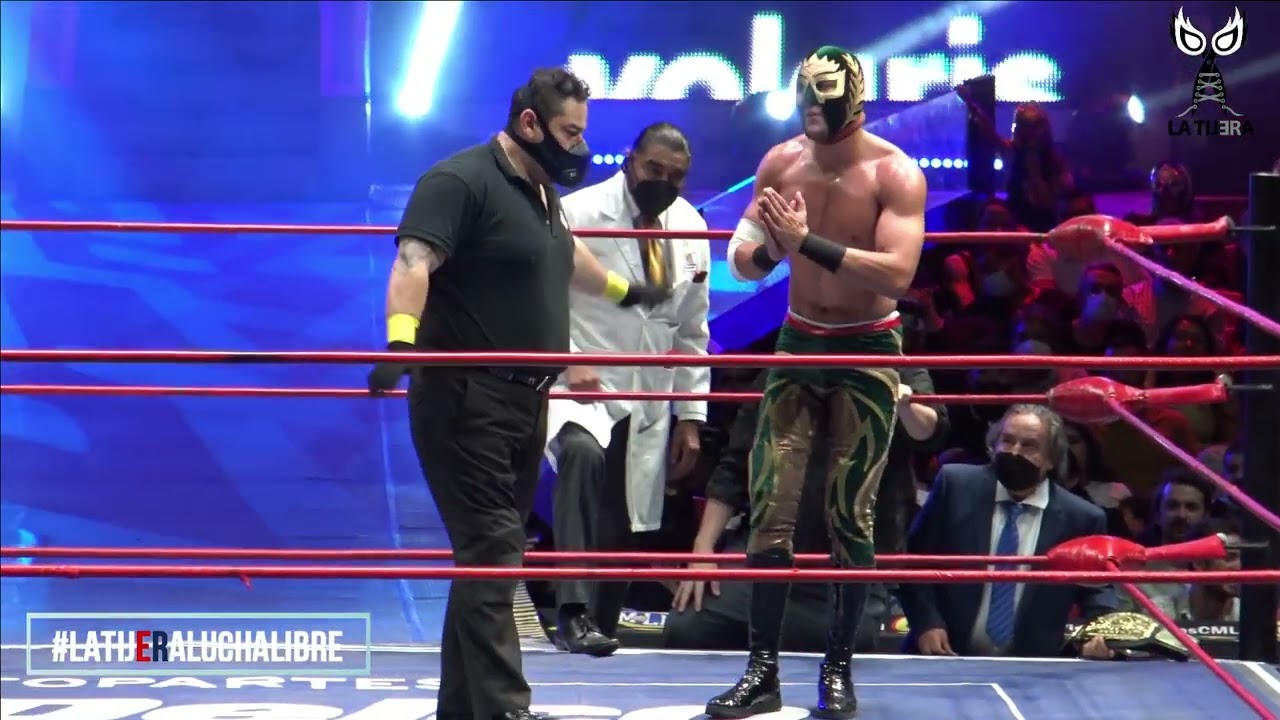 Momento exacto de la lesión de Soberano ante Templario en la Arena México del CMLL