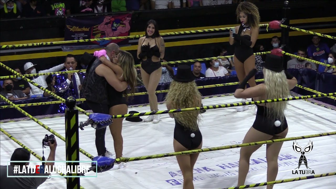 Bere La Reina de Chocolate pide matrimonio en el ring de la Arena Naucalpan