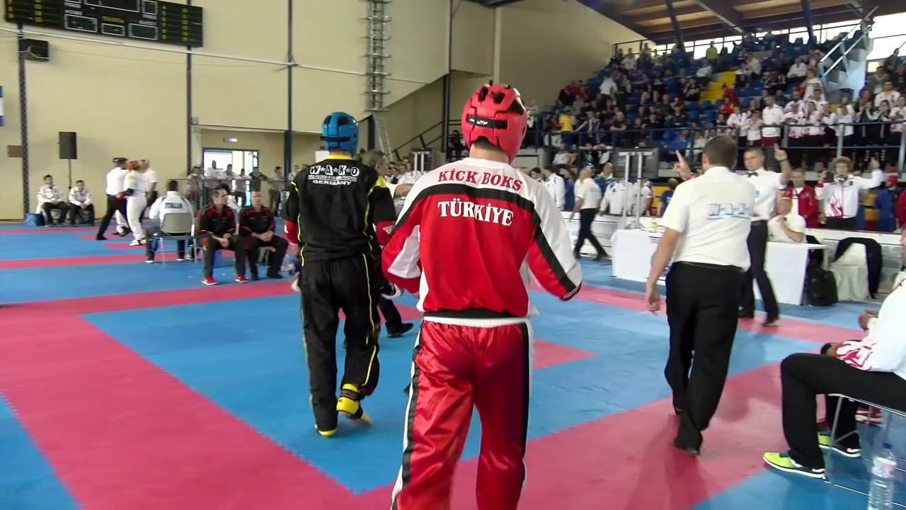 Huseyin Semerci v Davide Nicolaci WAKO European Championships 2016 backdrop