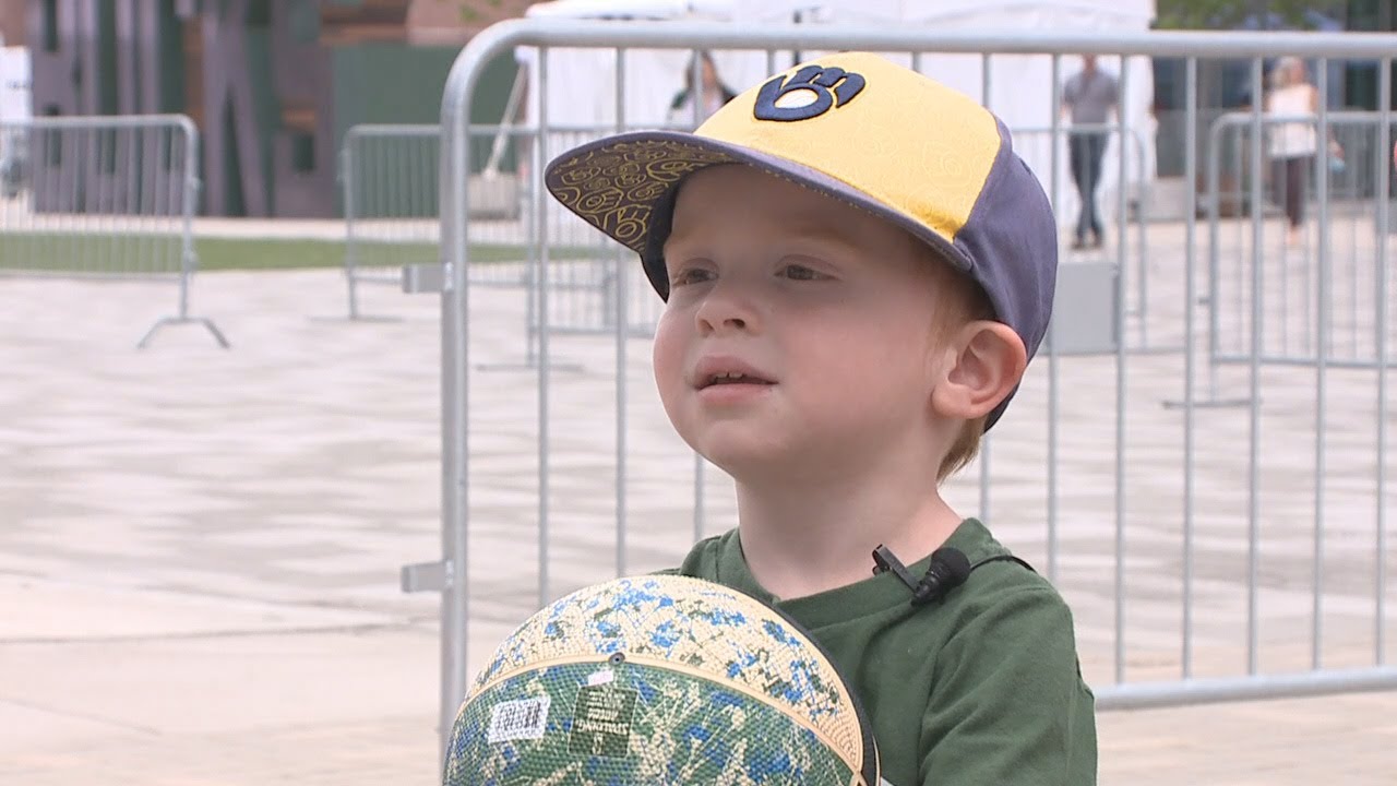 Fans get ready for Game 6 at Deer District | FOX6 News Milwaukee