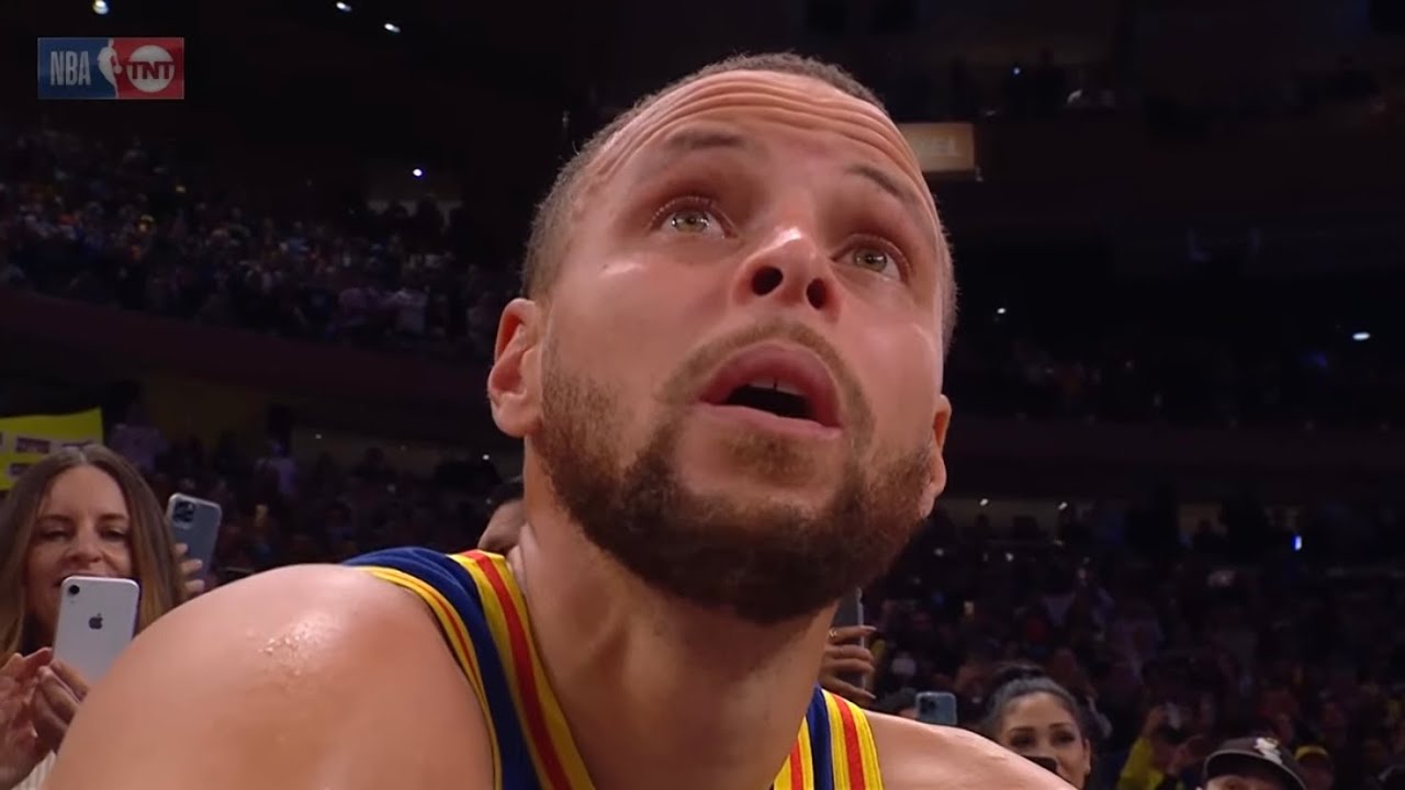 STEPHEN CURRY BREAKS THE ALL-TIME 3 POINT RECORD! 🔥 background