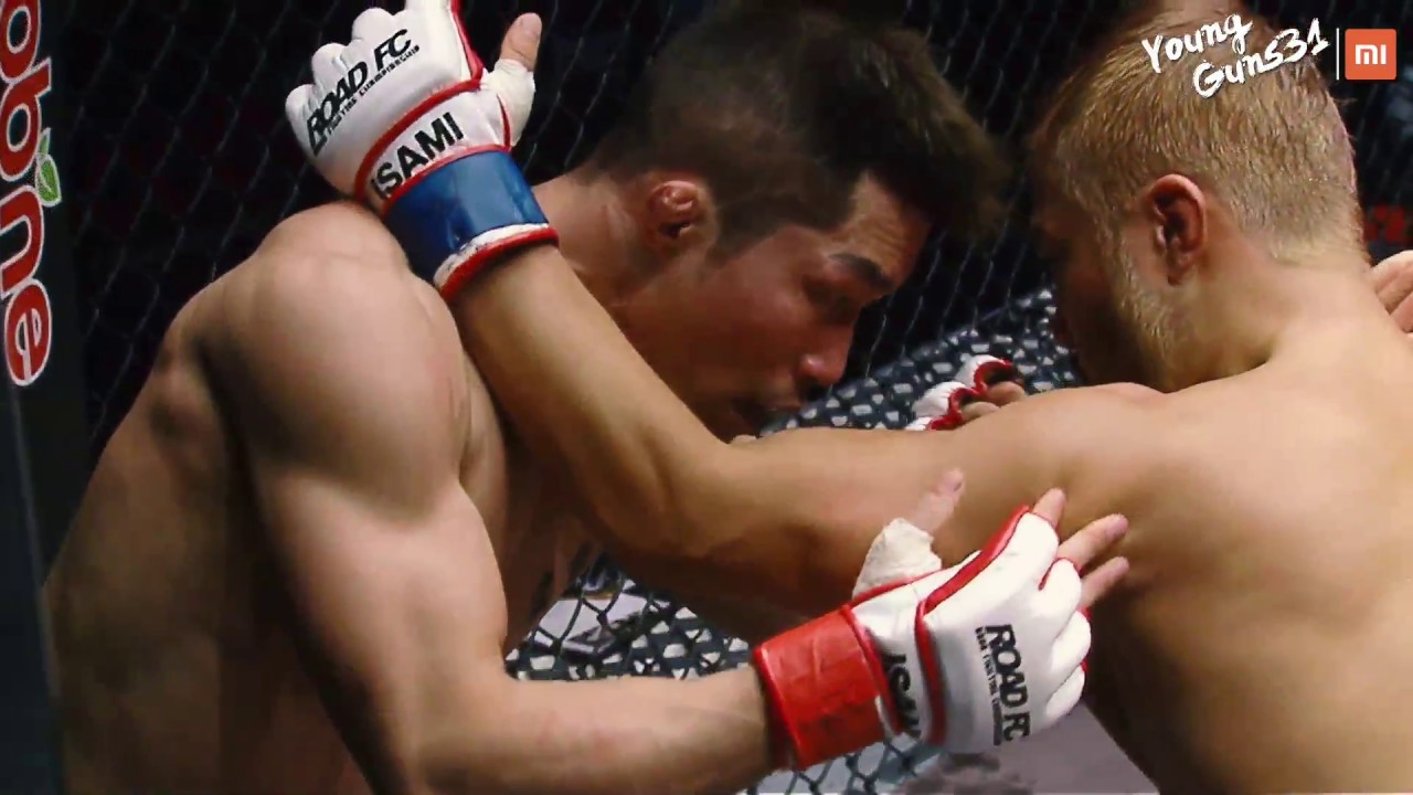 XIAOMI ROAD FC YOUNG GUNS 31 Park Hyung-Geun(박형근) vs Kim Hyung-Su(김형수) background