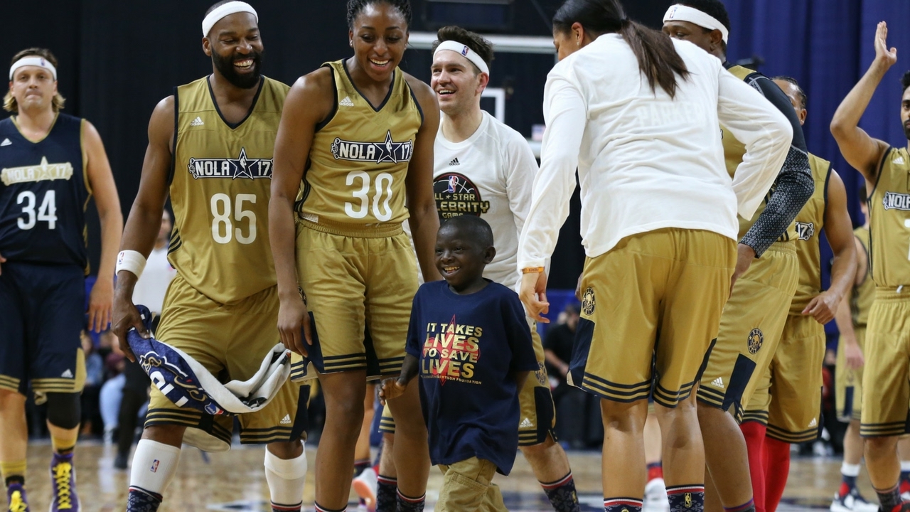 Jarrius Robertson Steals the Show at the Celebrity Game! | 02.17.17 background