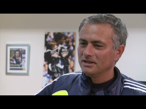 Mourinho tells funny Balotelli story background