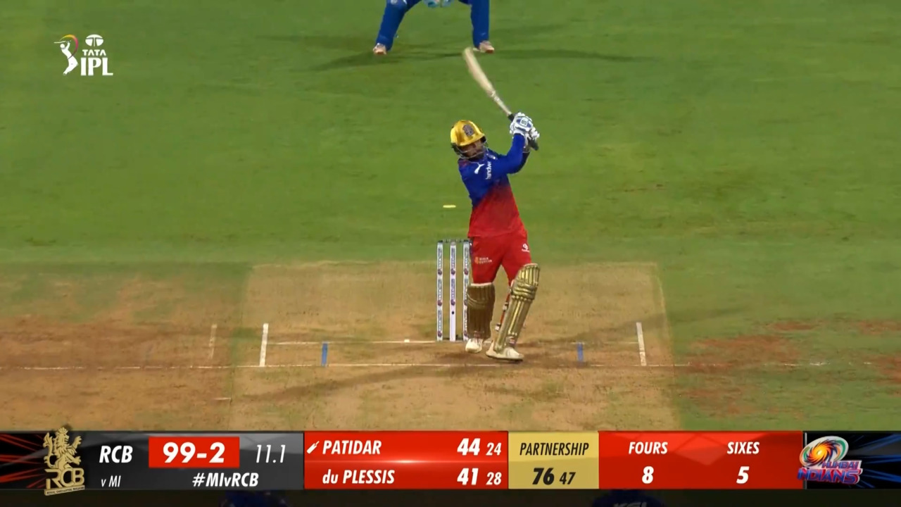 M25: MI vs RCB – Rajat Patidar Six background