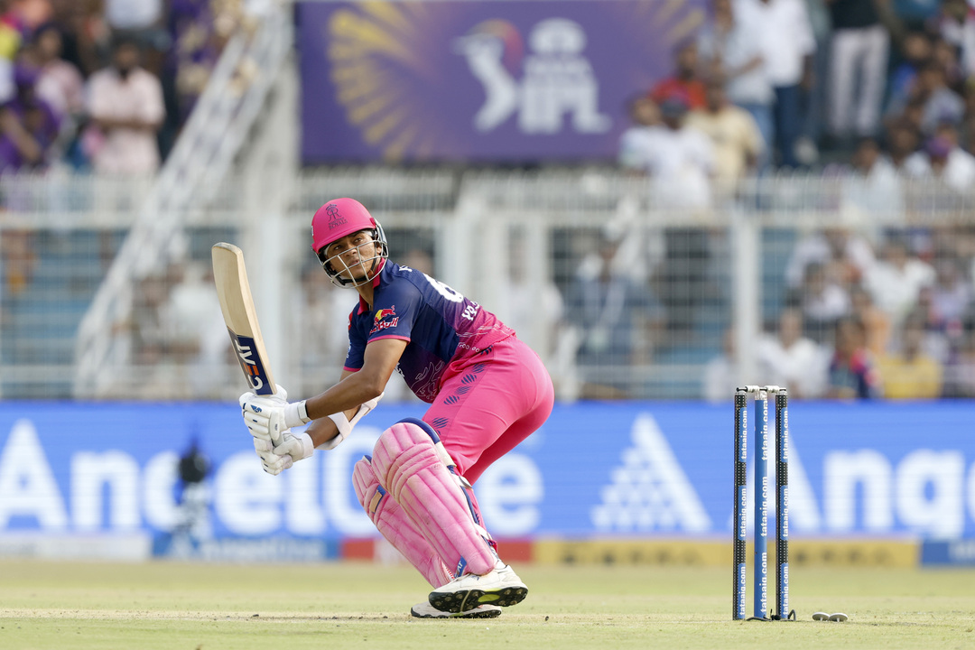 Yashasvi Jaiswal provides balanced start with 39(29)
