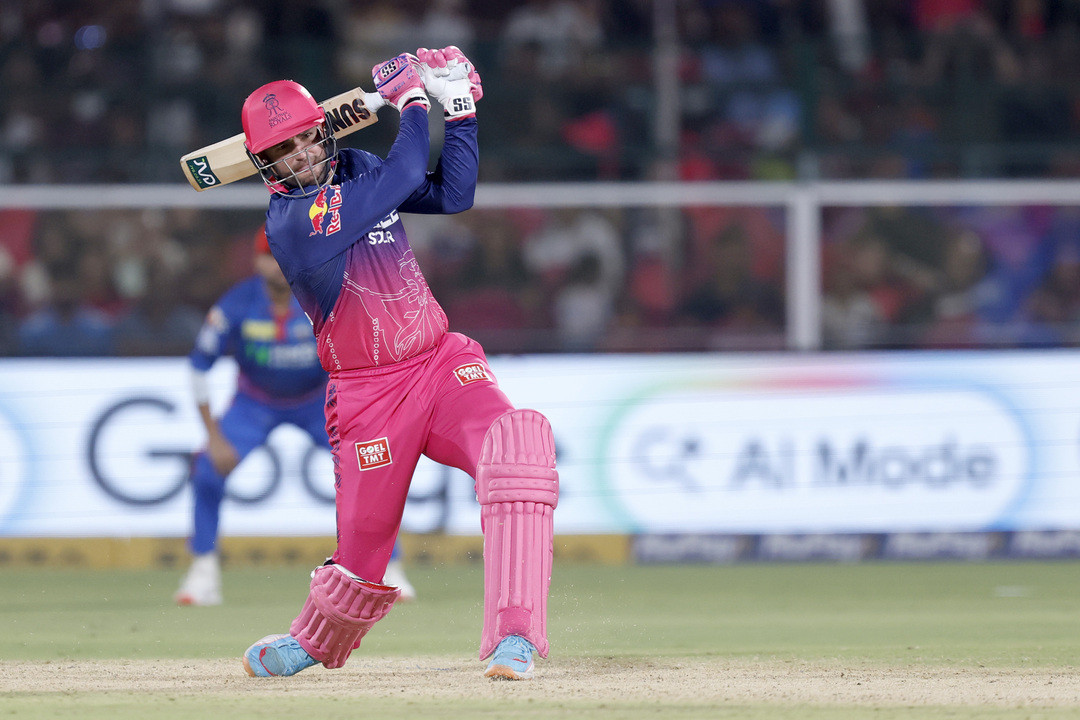 47*(14)! Ferocious Donovan Ferreira's onslaught