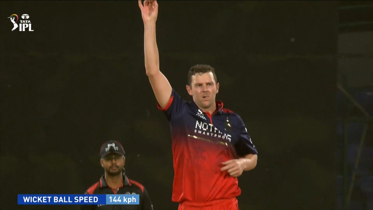 IPL 2026 M39: DC vs RCB - Abishek Porel Wicket