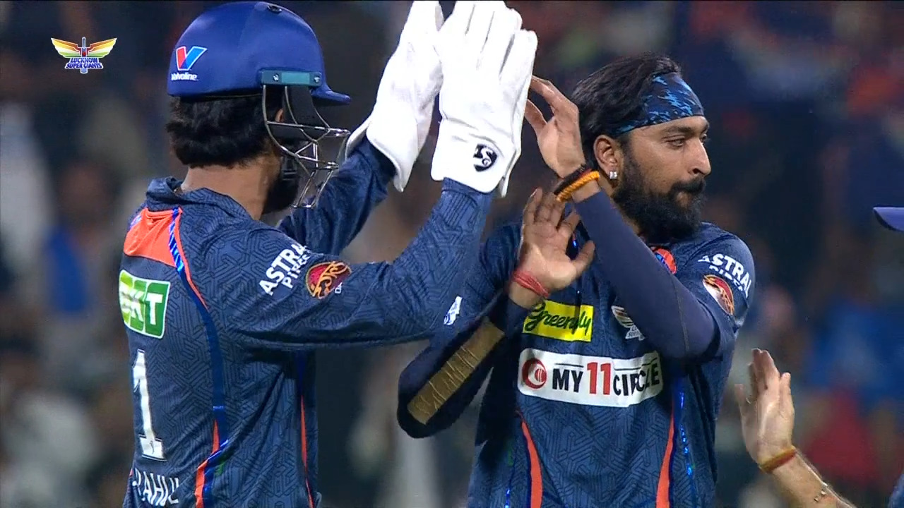 M21: LSG vs GT – Fall of Wickets background