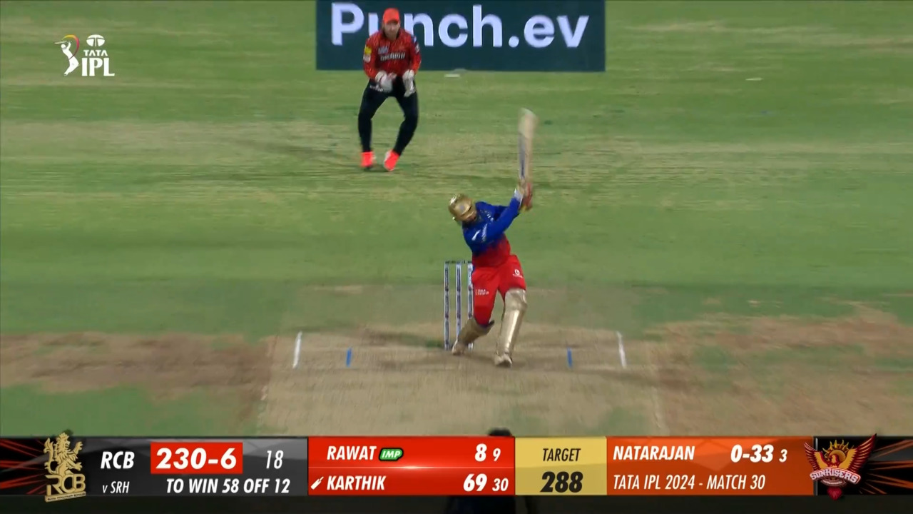 M30: RCB vs SRH – Dinesh Karthik Six