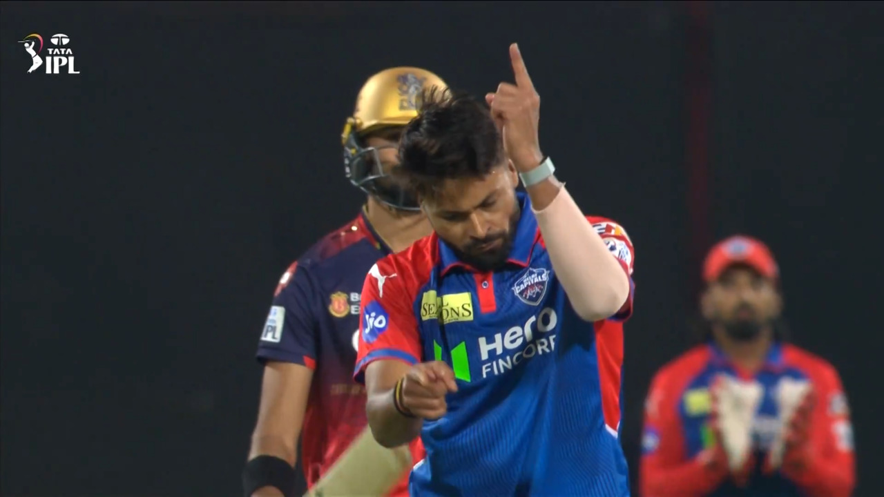 IPL 2025 M24: RCB vs DC - Fall of Wickets