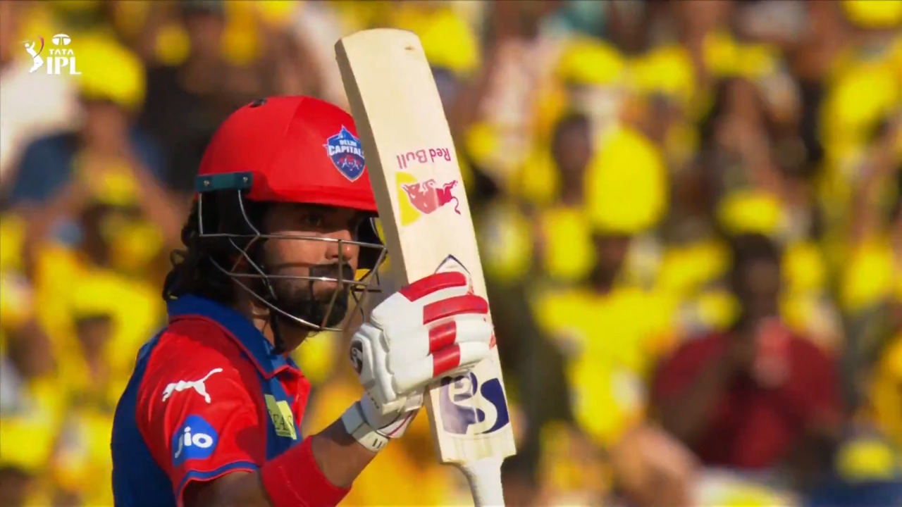 IPL 2025 M17: CSK vs DC - Amazing Moments background