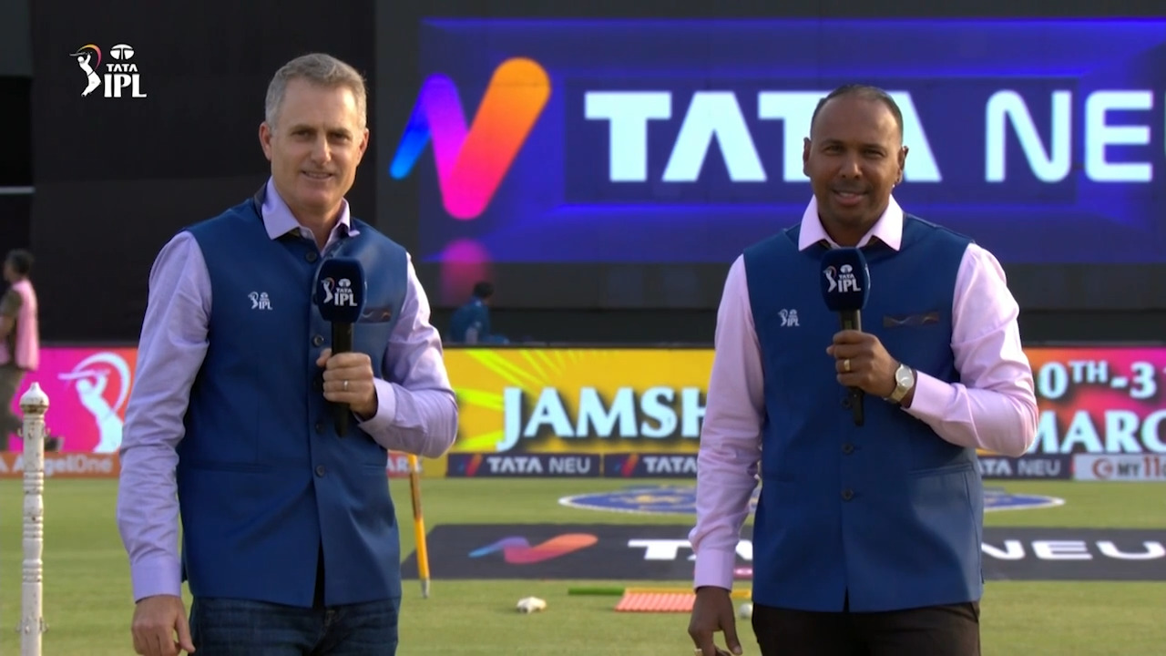 M09: RR vs DC – Pitch Report background