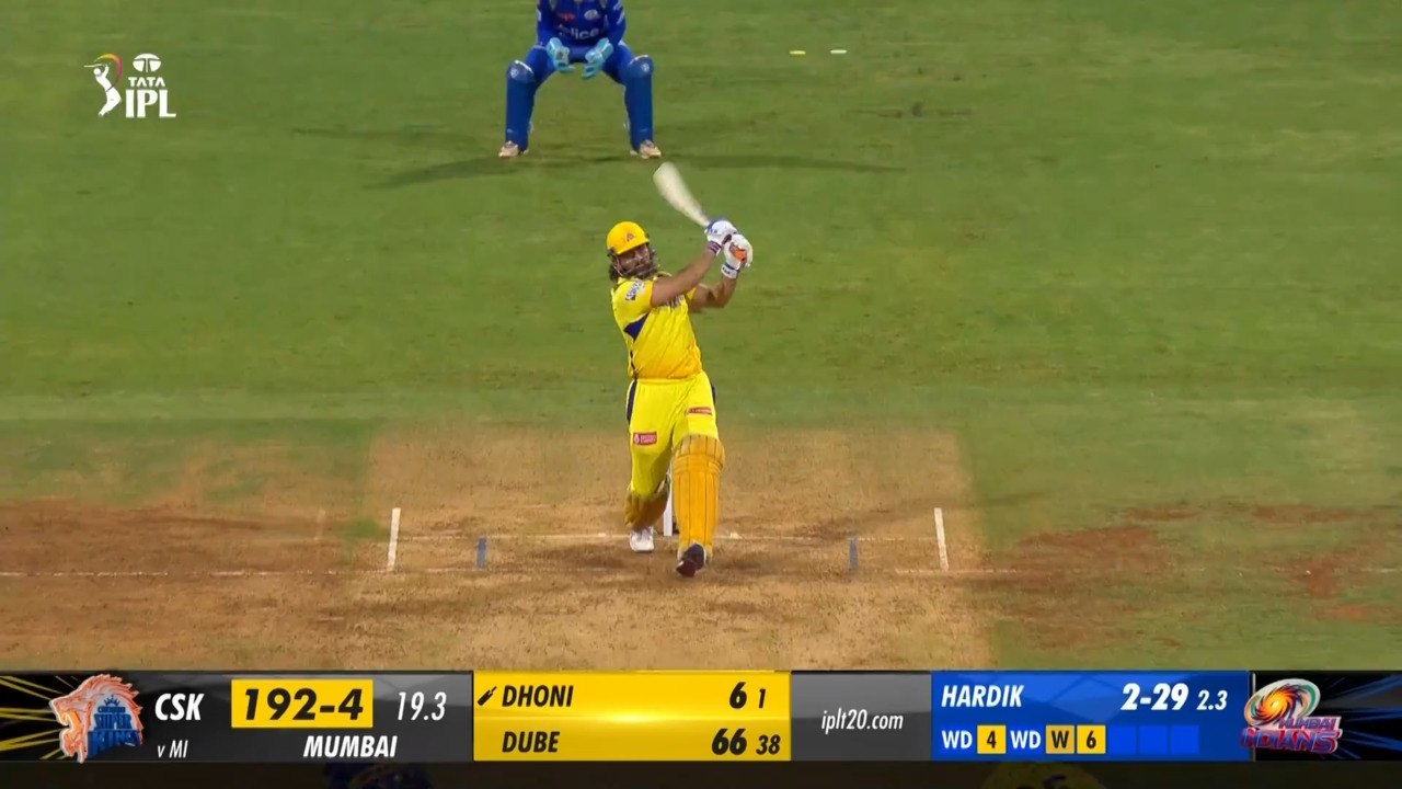 M29: MI vs CSK – MS Dhoni Six