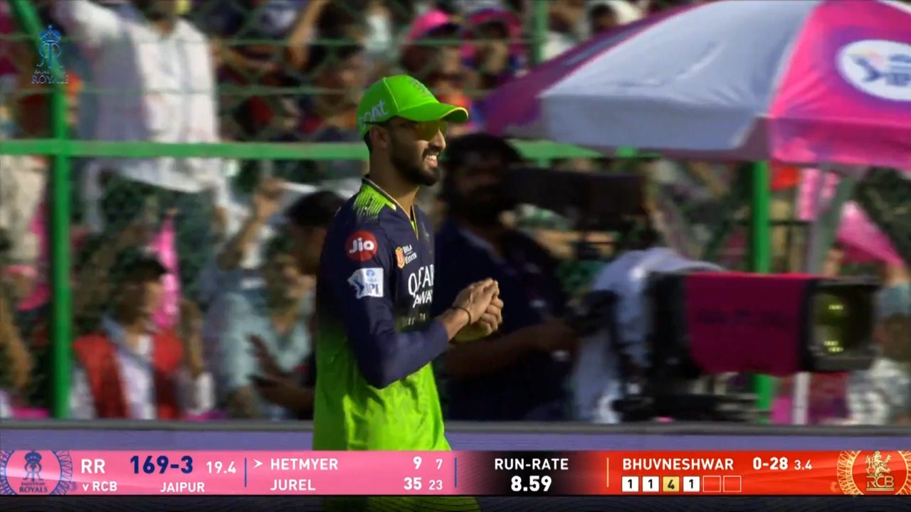 IPL 2025 M28: RR vs RCB - Shimron Hetmyer Wicket background