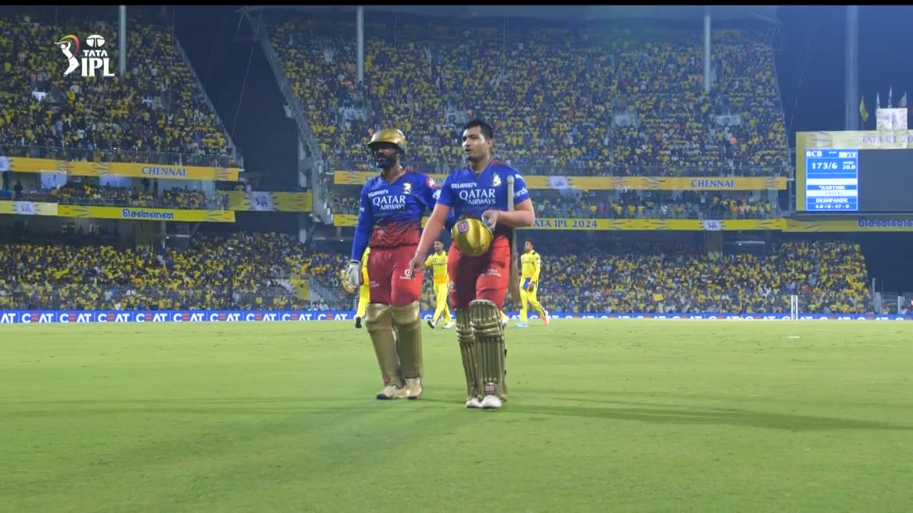 M01: CSK vs RCB – Anuj Rawat Wicket