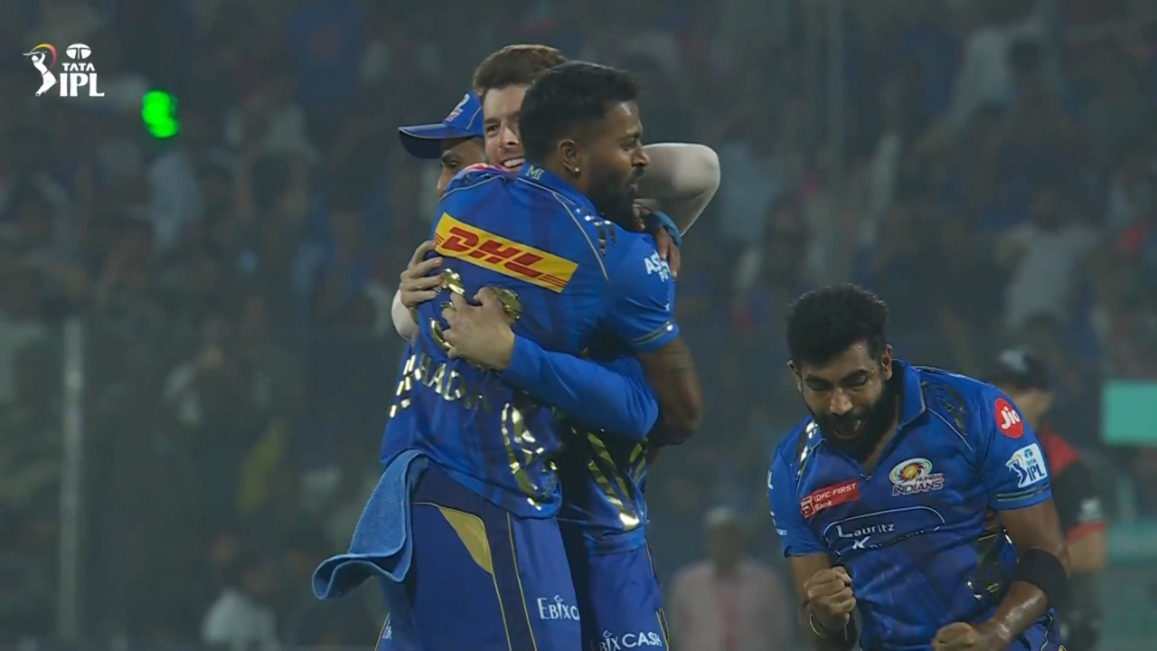 IPL 2025 M29: DC vs MI - Amazing Moments background