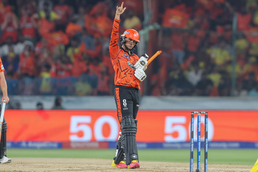 Abhishek Sharma takes down CSK bowlers for 59 (22)