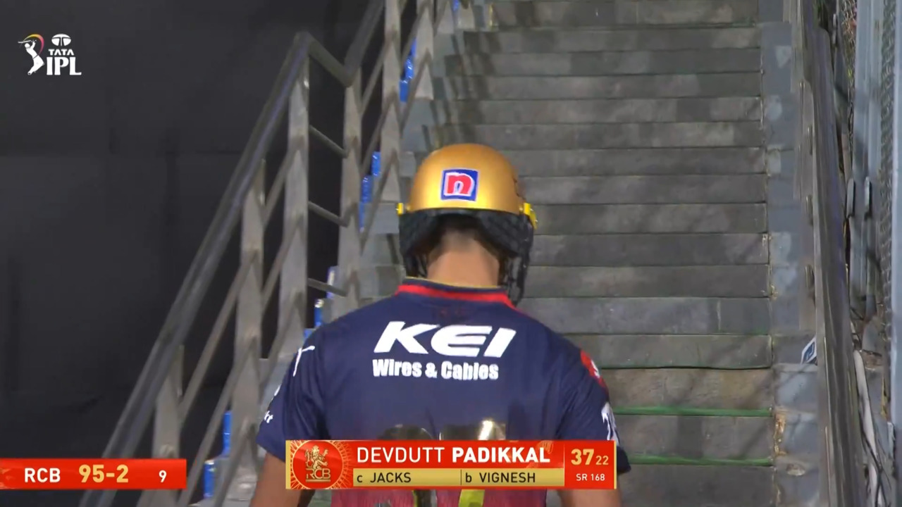 IPL 2025 M21: MI vs RCB - Devdutt Padikkal Wicket