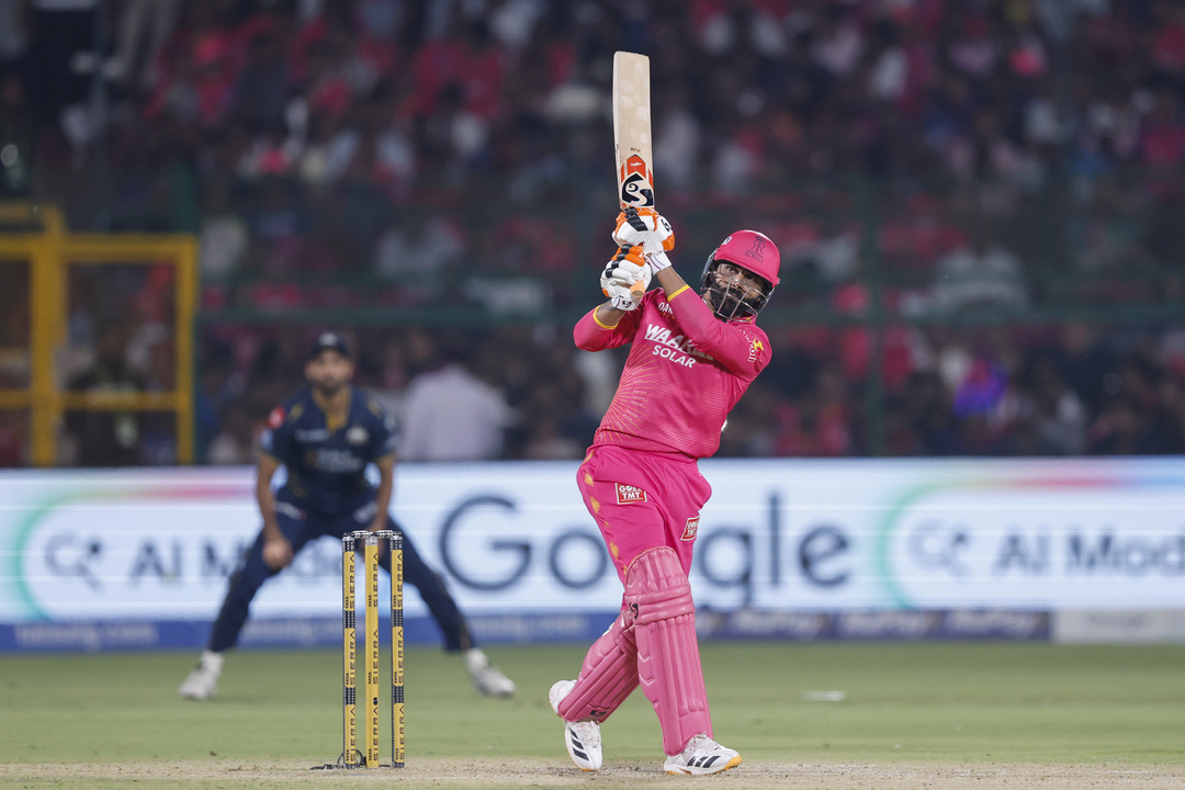 Ravindra Jadeja steps up with a vital 38(25)