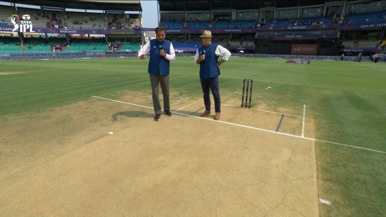 IPL 2025 M10: DC vs SRH - Pitch Report background