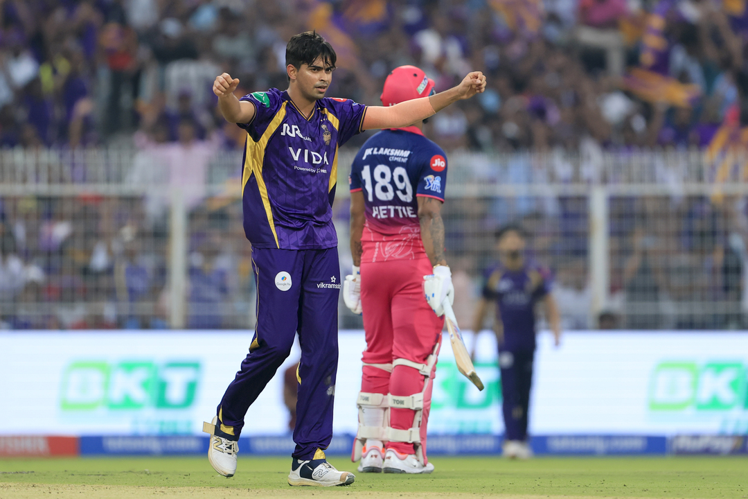3 in an over! Kartik Tyagi's 3/22 lifts KKR
