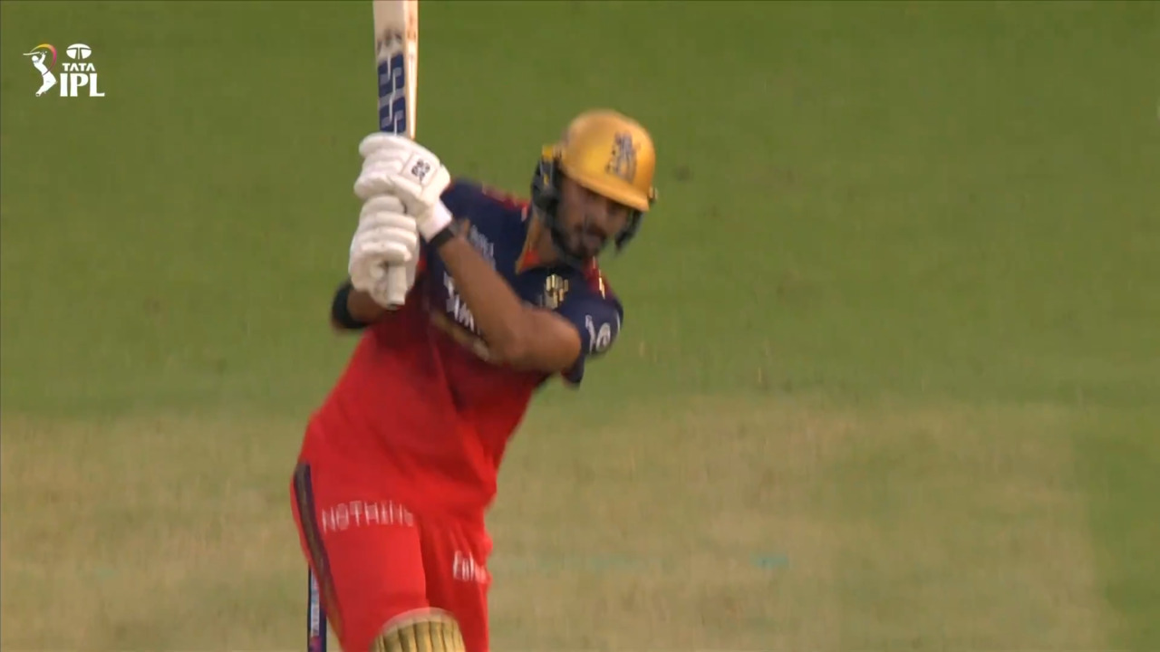 IPL 2025 M37: PBKS vs RCB - Devdutt Padikkal Six background
