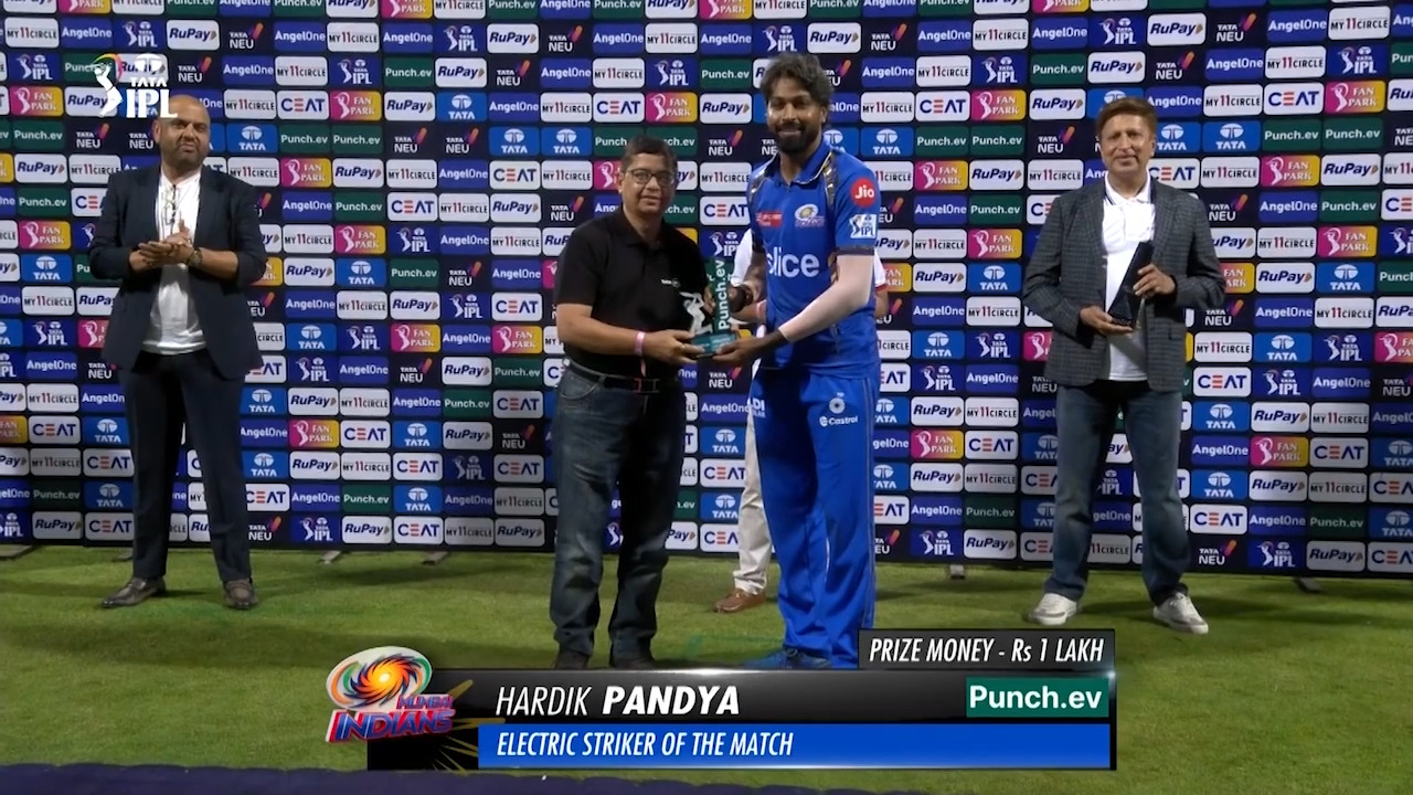 M14: MI vs RR – Punch.ev Electric Striker of the Match – Hardik Pandya background