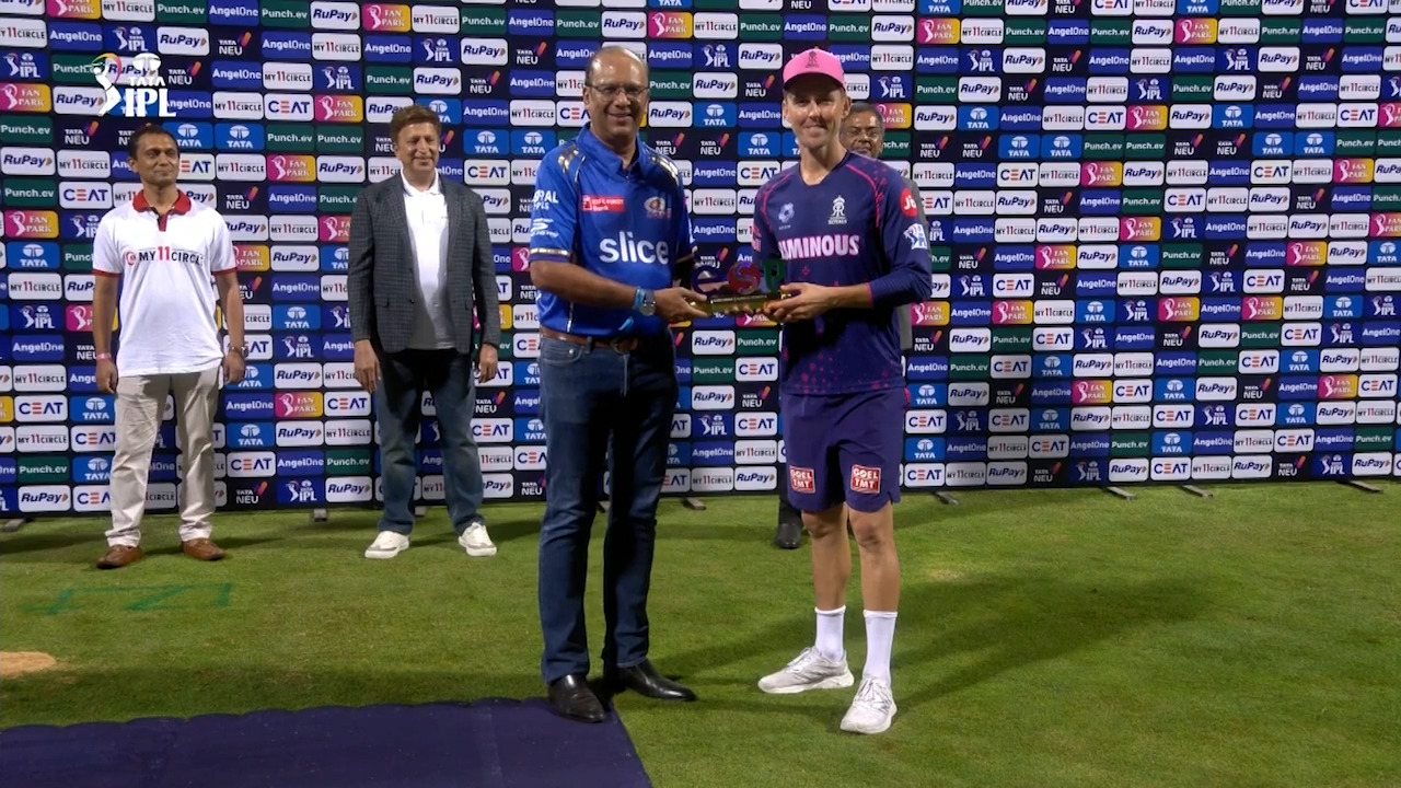 M14: MI vs RR – Player of the Match – Trent Boult background