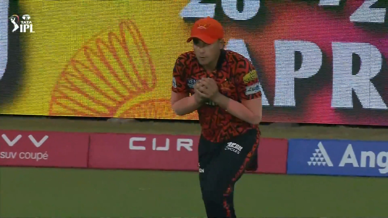 IPL 2025 M43: CSK vs SRH - Deepak Hooda Wicket background