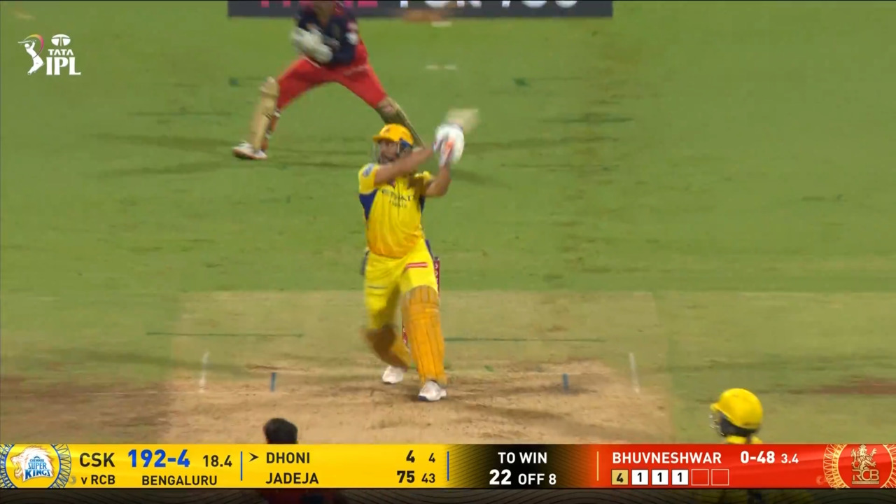 IPL 2025 M52: RCB vs CSK - MS Dhoni Six
