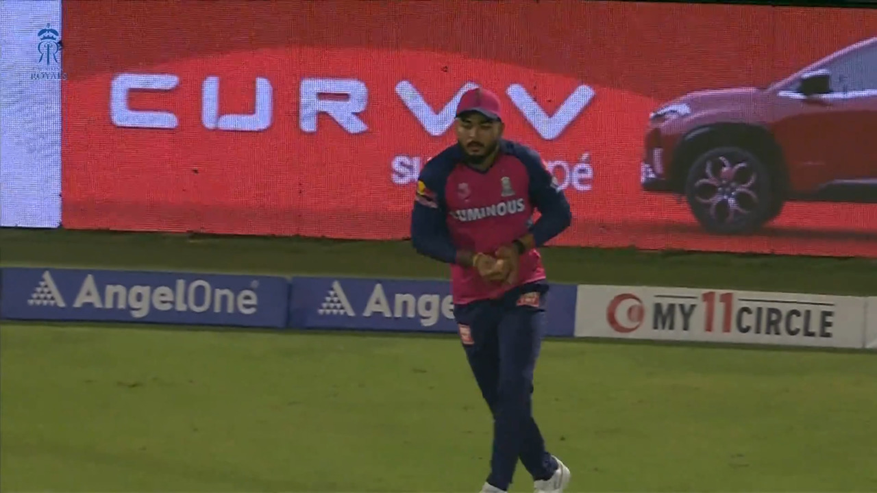 IPL 2025 M47: RR vs GT - Fall of Wickets background