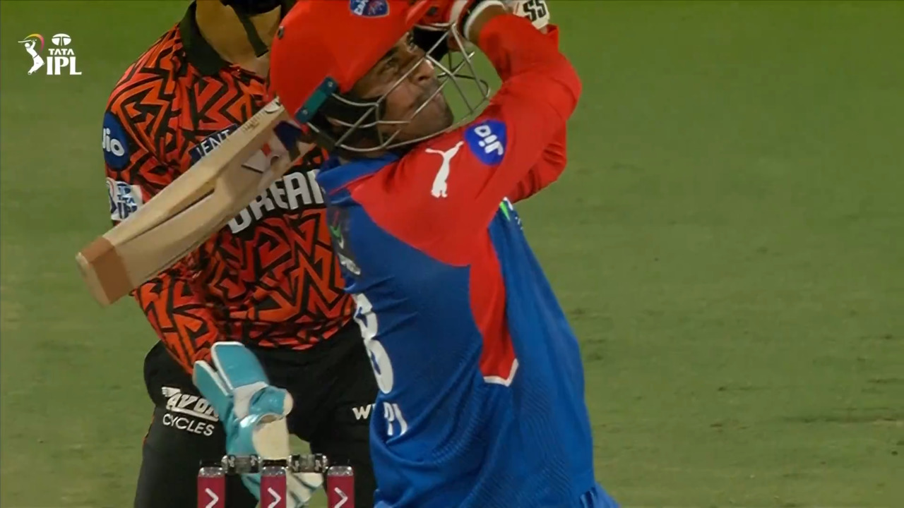 IPL 2025 M55: SRH vs DC - Super Sixes background