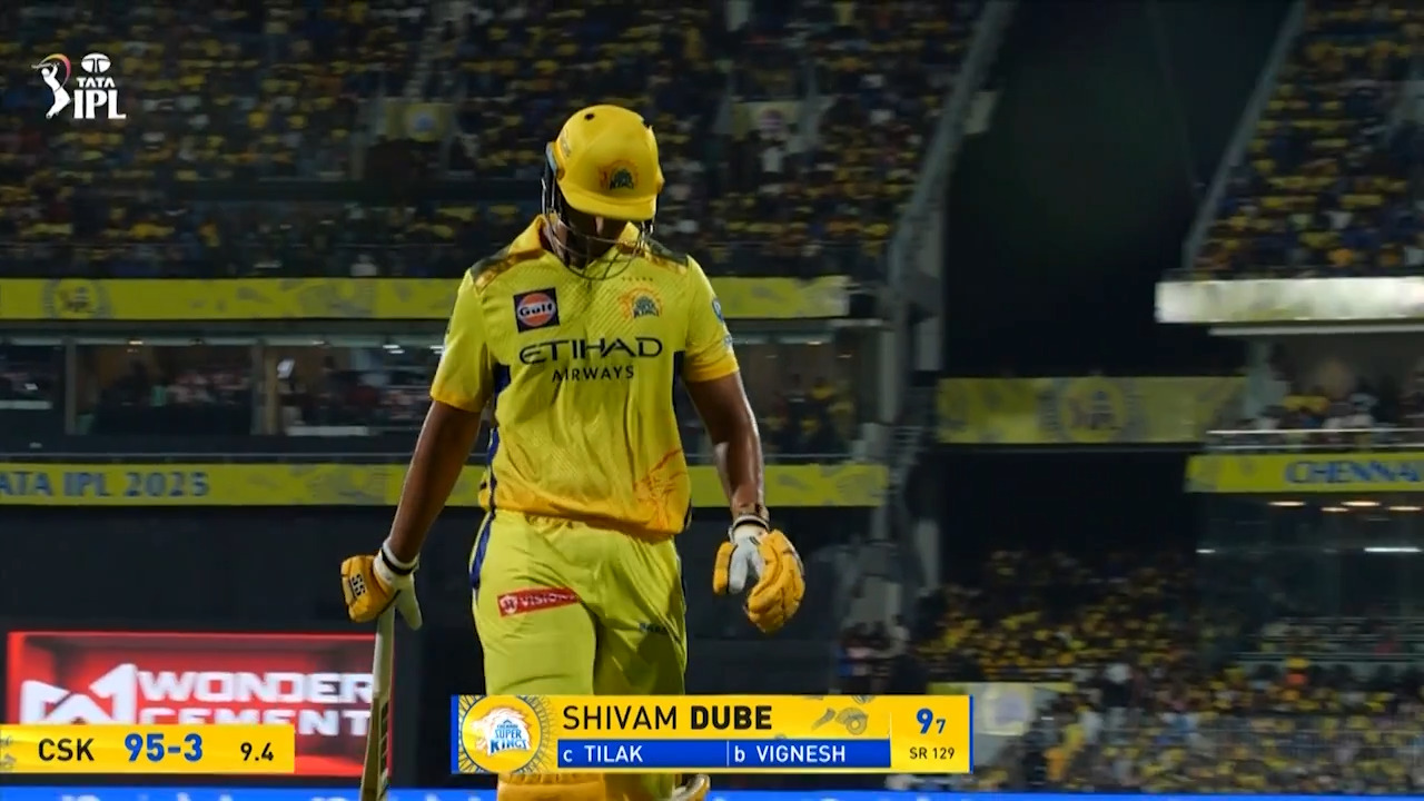 IPL 2025 M03: CSK vs MI - Shivam Dube Wicket background