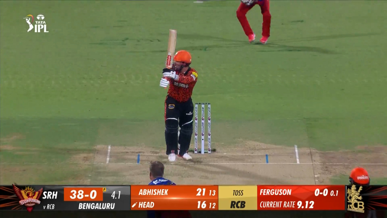 M30: RCB vs SRH – Travis Head Six background