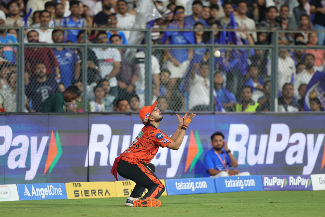 In the airrrr...and a fine catch from Dubey!