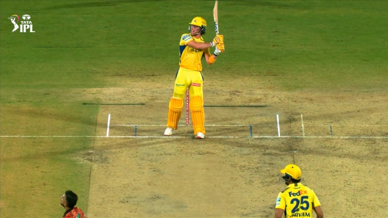IPL 2025 M43: CSK vs SRH - Super Sixes background