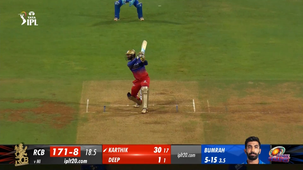 M25: MI vs RCB – Dinesh Karthik Six background