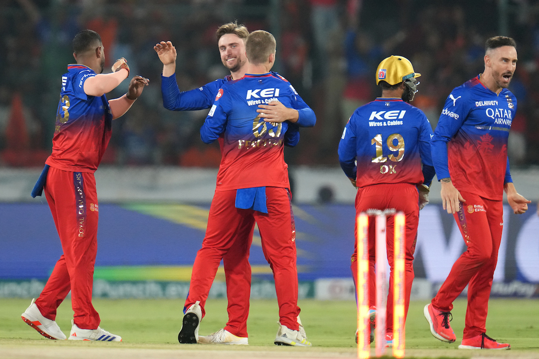 Big Breakthrough: Jacks gets Head in first over