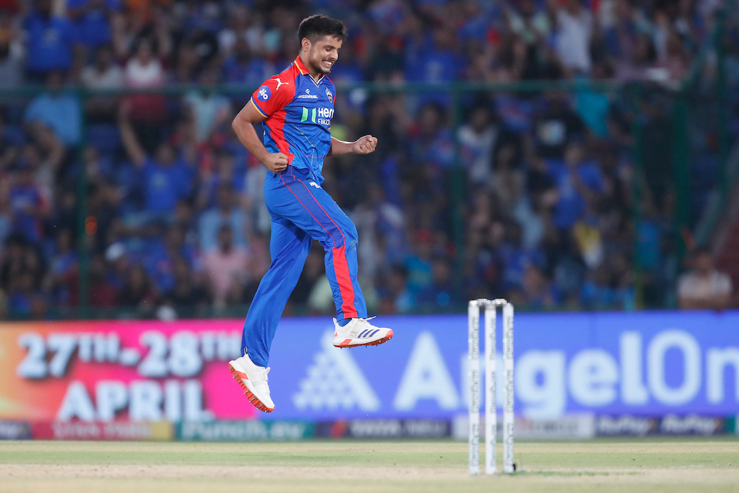 Twin Strikes: Rasikh gets Pandya, Wadhera in same over background