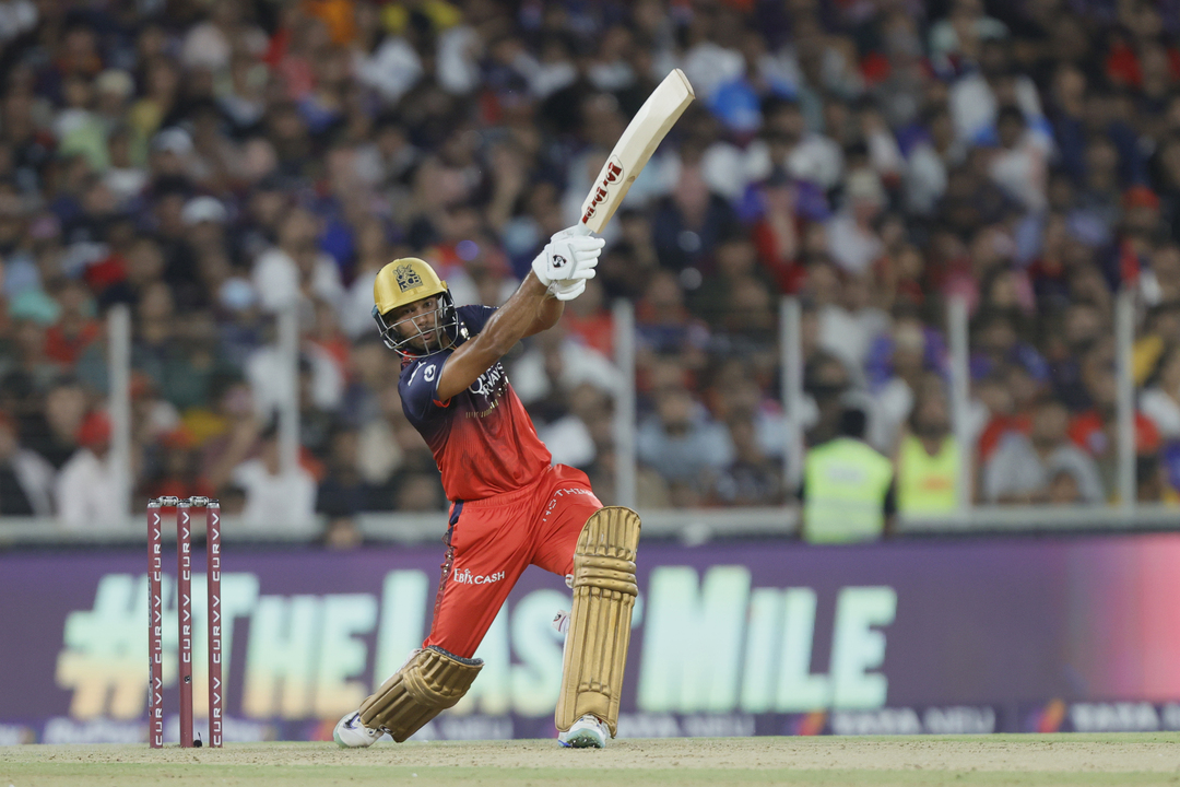 Mayank Agarwal's brisk 24(18)