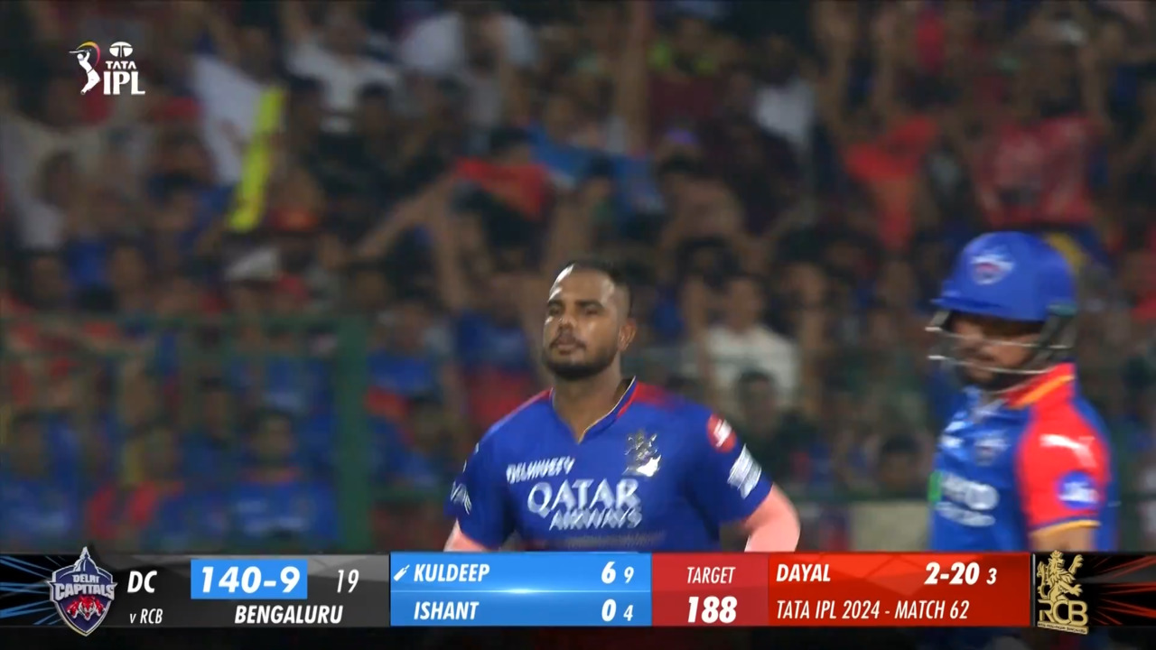 M62: RCB vs DC – Kuldeep Yadav Wicket background