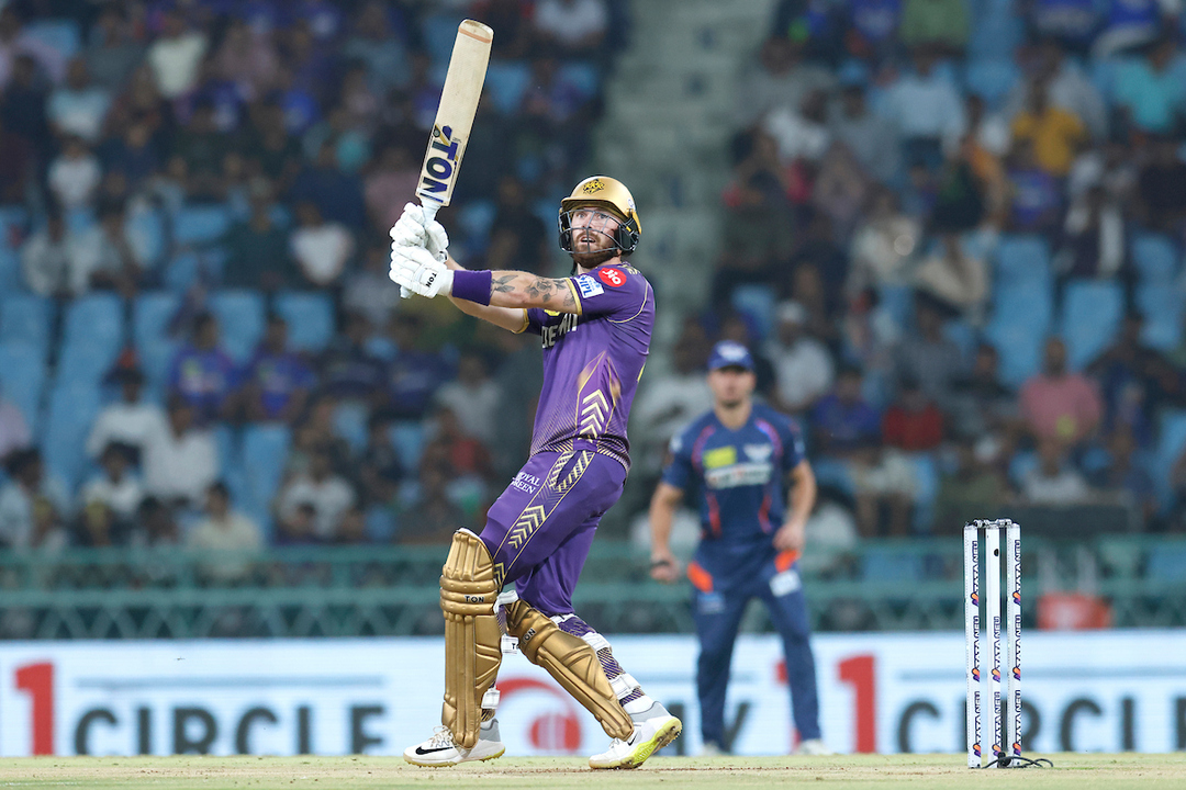 Phil Salt provides brisk start with 32(14)