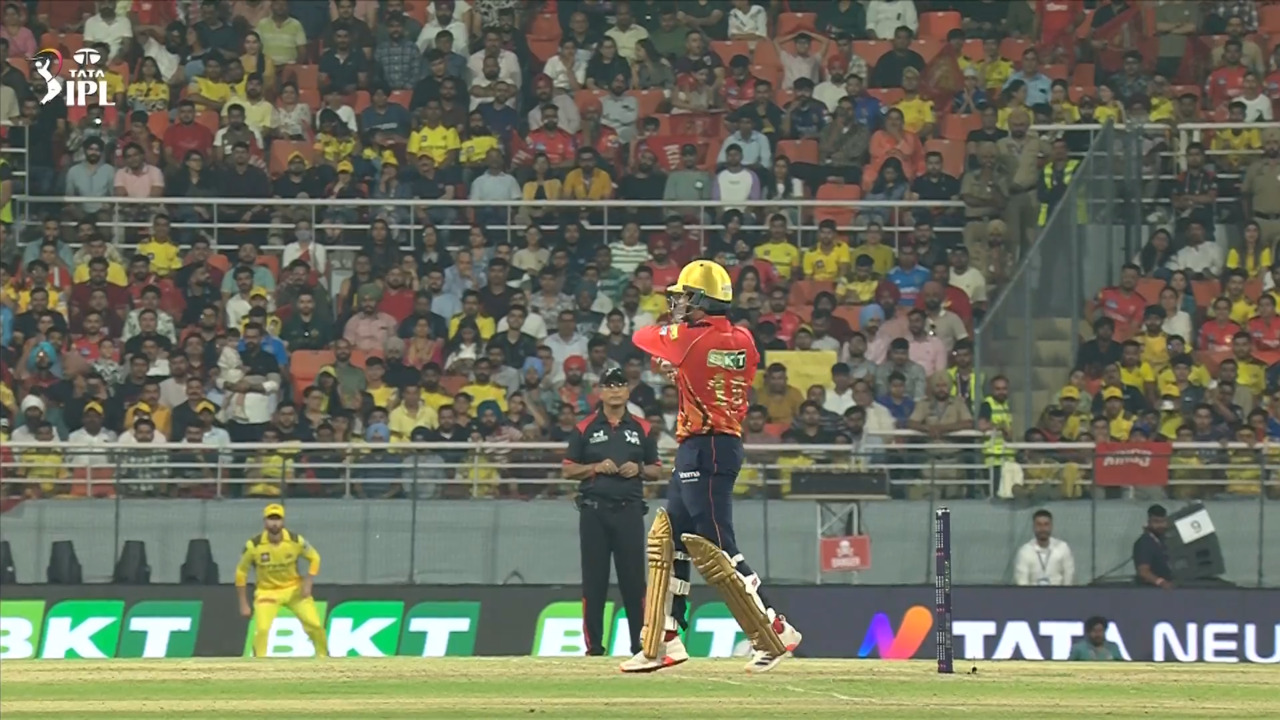 WOW: Priyansh brings up maiden IPL 100 with 6,6,6,4 vs Pathirana