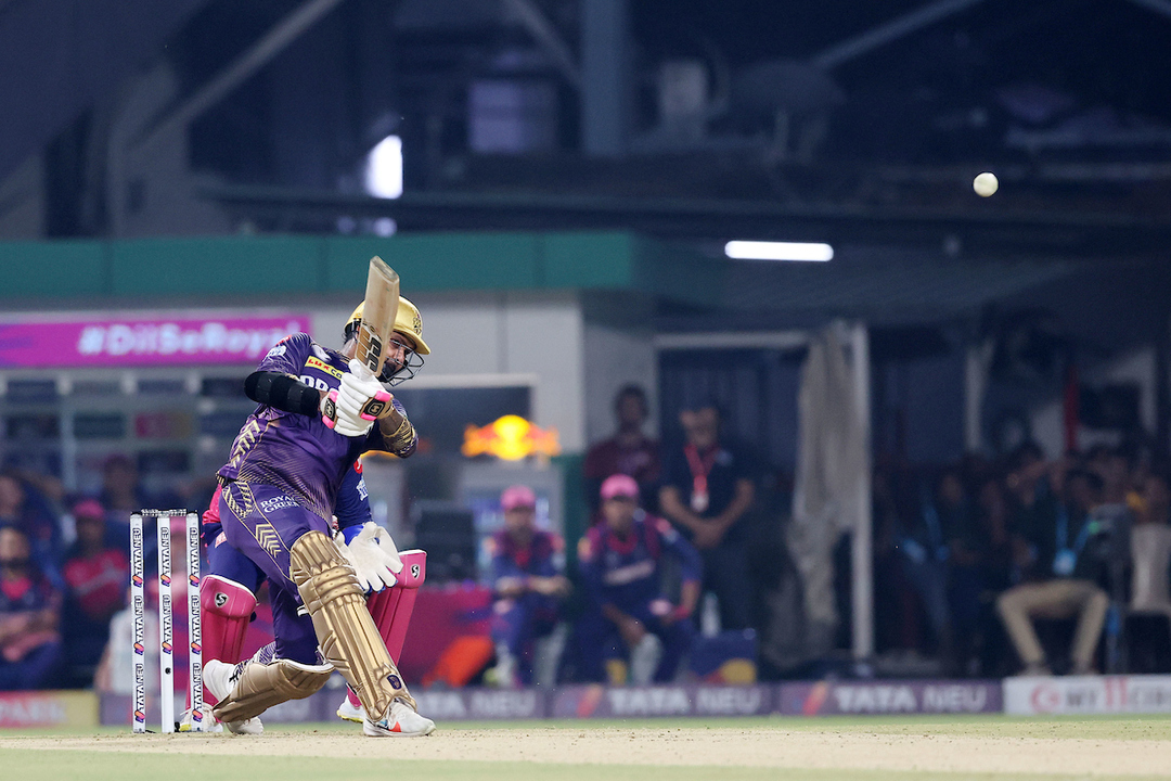 50 up with a Maximum: Narine powers it downtown to bring up fifty background
