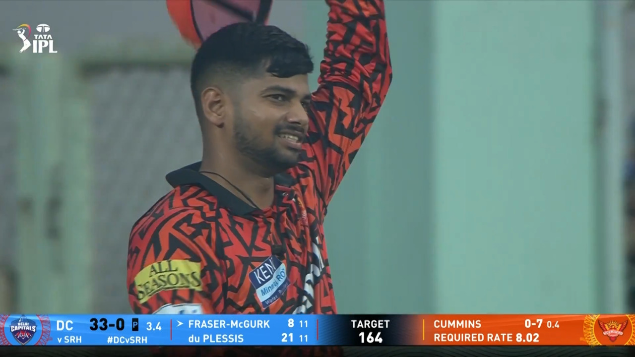 Superb effort: Aniket Verma nearly pulls off a brilliant catch background