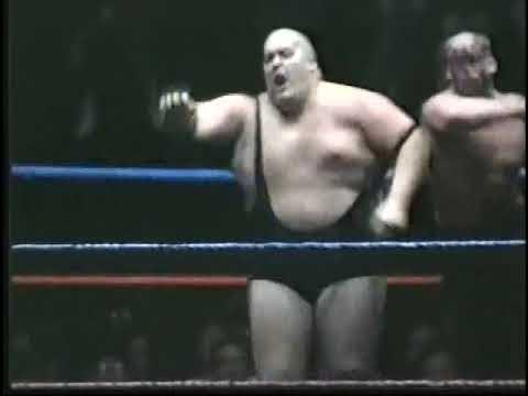Jerry Blackwell & King Kong Bundy vs. The Road Warriors (Animal/Hawk) - AWA 11/22/84