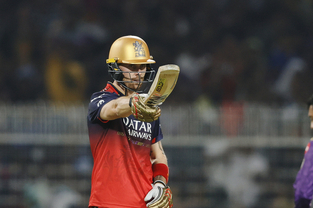Salt peppers KKR with aggressive 56(31) background